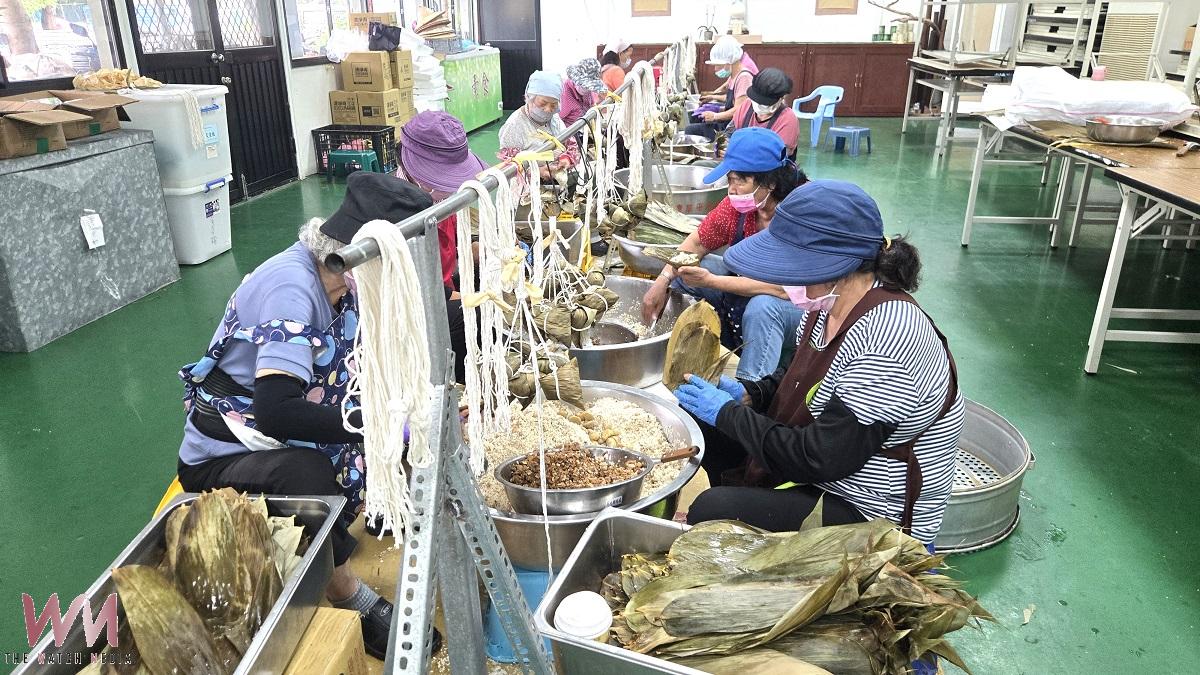 粽情義深傳祝福 草屯慈濟端午前慰問警消 - https://www.watchmedia01.com
