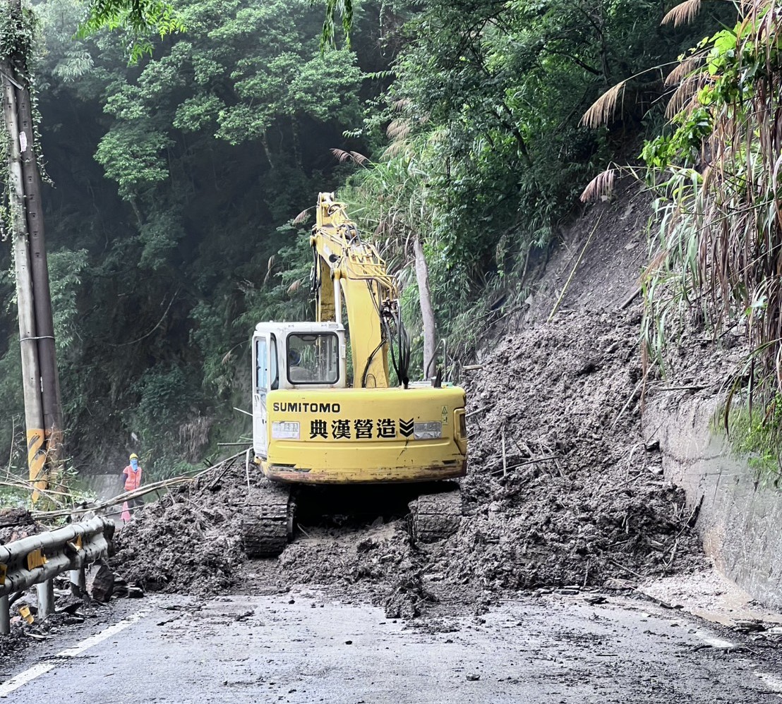 南投89線邊坡不穩土石持續流竄 縣府搶修守護安全