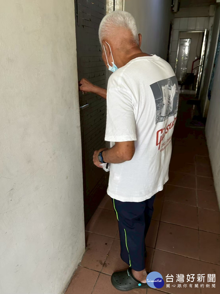 社工協助77歲街友找到安心休息的家。