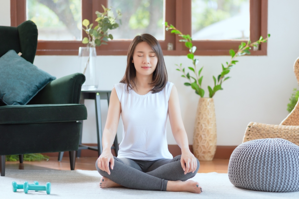 每天睡前撥出15分鐘進行冥想數呼吸，讓妳找回對生活的掌控感。圖/123RF圖庫