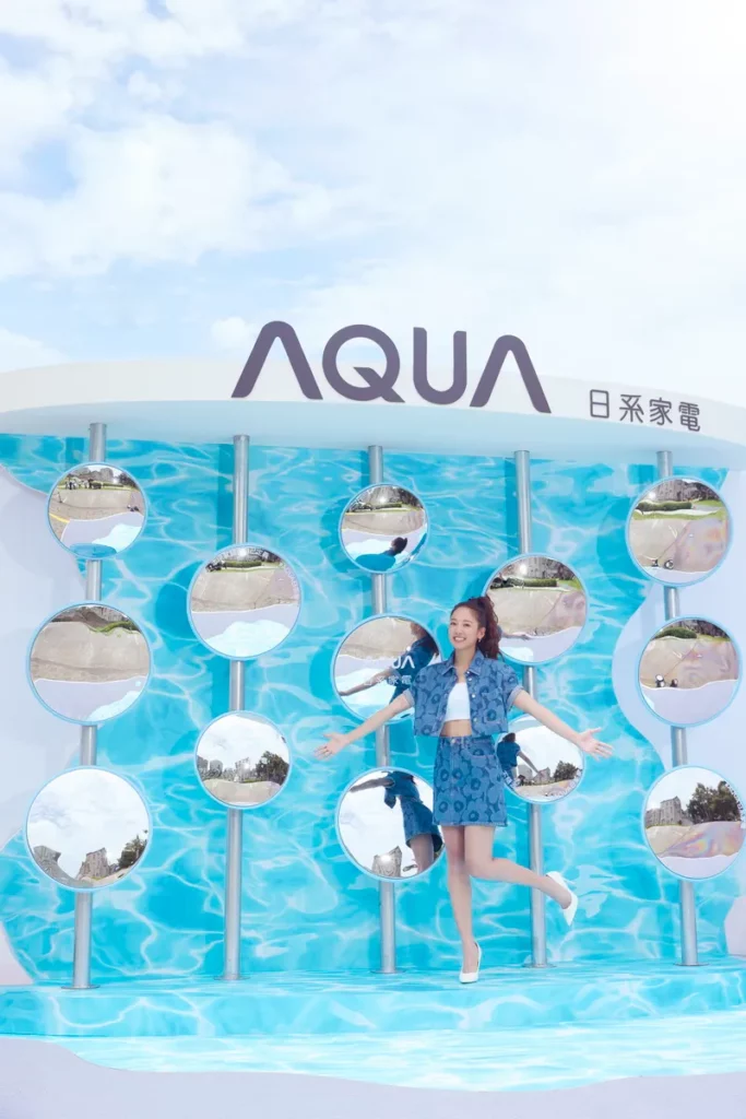 AQUA Cool 以凸透鏡、個性標語與水波意象構成視覺亮點。