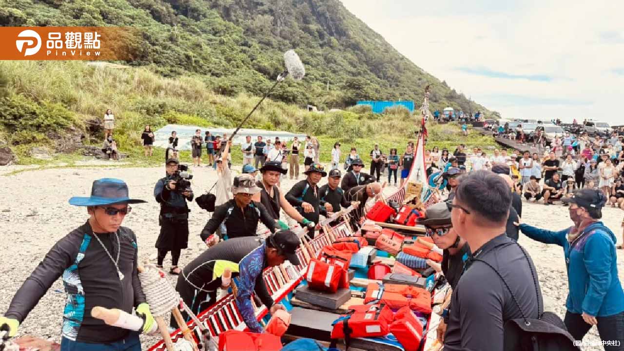 中斷300年！達悟族拼板舟橫渡巴士海峽　提前抵達菲律賓巴丹島