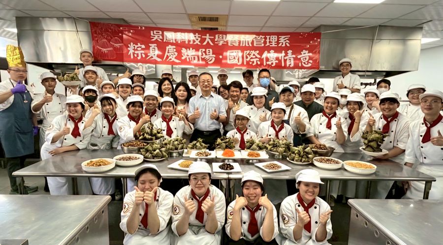 吳鳳科大「粽夏慶端陽國際傳情意」 帶領國際生體驗端午文化