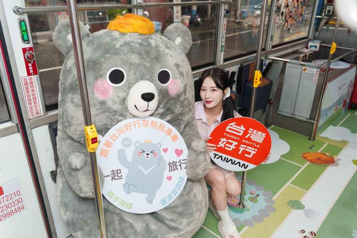 西拉雅「灰熊熊」萌力登場！啦啦隊Mingo朴旻曙開箱「台灣好行」專車 最夯移動打卡點