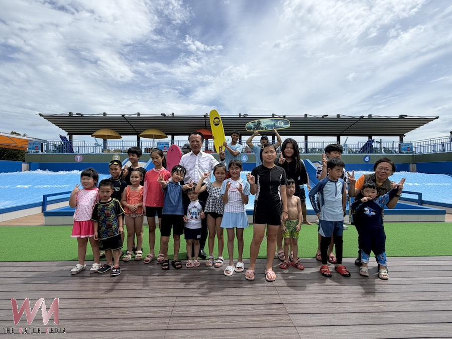 翁章梁縣長與字維新董事長共同主持亞洲最大城市滑板衝浪公園-芯浪國際滑板衝浪公園試營運,開展暑假「嘉義FUN暑假 水陸雙玩法」系列活動。(圖/記者陳惲朋攝)