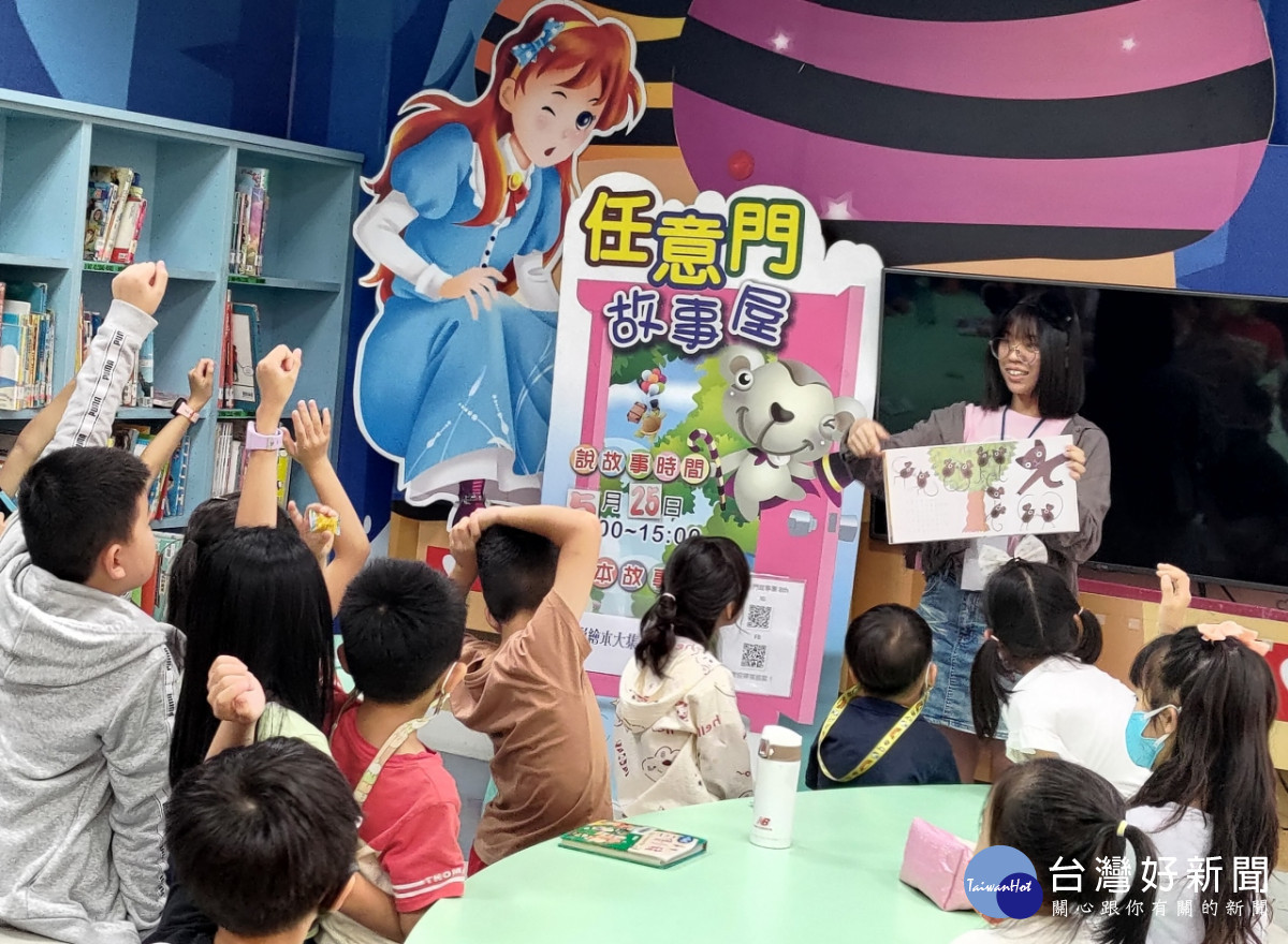 學童從初次登台的緊張，到後續能獨立帶領互動，以故事傳達歡笑與感動