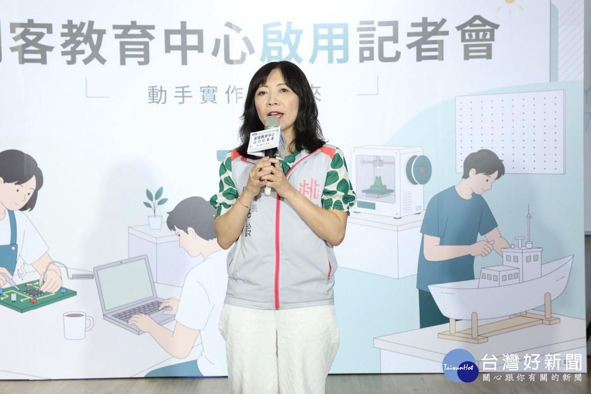 桃市府青年局長侯佳齡致詞。<br /><br />