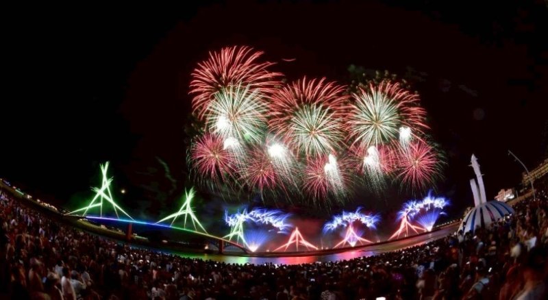 黑旋風嗨翻觀音亭!花火節「澎坊之夜」人氣爆棚 700台無人機重現《七龍珠Z》Cell篇震撼全場