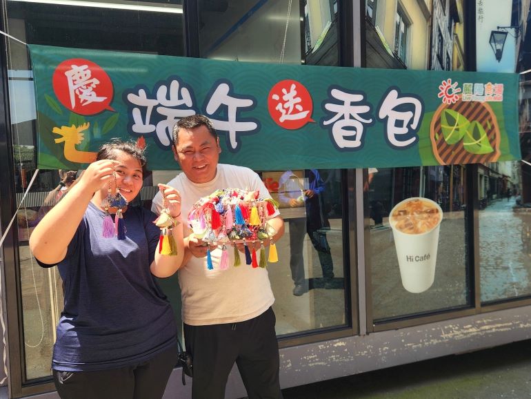 新北重新市集慶端午 手作龍舟領肉粽、限量送香包 25 《圖說》看我的特製造型香包和美味肉粽。〈高灘處提供〉