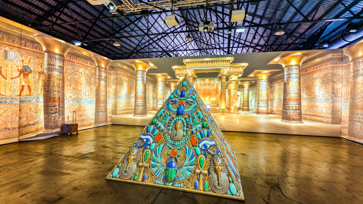 ▲《世界古文明沉浸體驗展》今天起至9月8日在高雄駁二藝術特區P3倉庫展出，邀請你來一場跨越時空的文明探索之旅。（圖/記者黃淑貞攝）