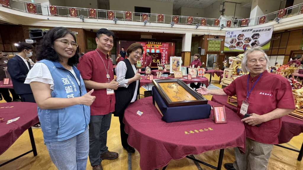 ▲鹿港魯班公宴以108桌獨具特色的「看桌宴神」形式呈現,不僅是全國唯一融合傳統祭儀與工藝展演的民俗活動,更是凝聚工藝精華的指標性盛會,歡迎各界朋友把握機會共赴文化盛宴。(圖/記者林明佑攝)