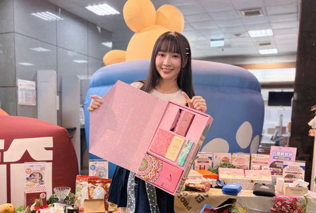 ▲南投巧克力咖啡節6月19日登場,妮娜巧克力推杜拜巧克力Q餅搶攻甜點商機。(圖/記者蘇彩娥攝)