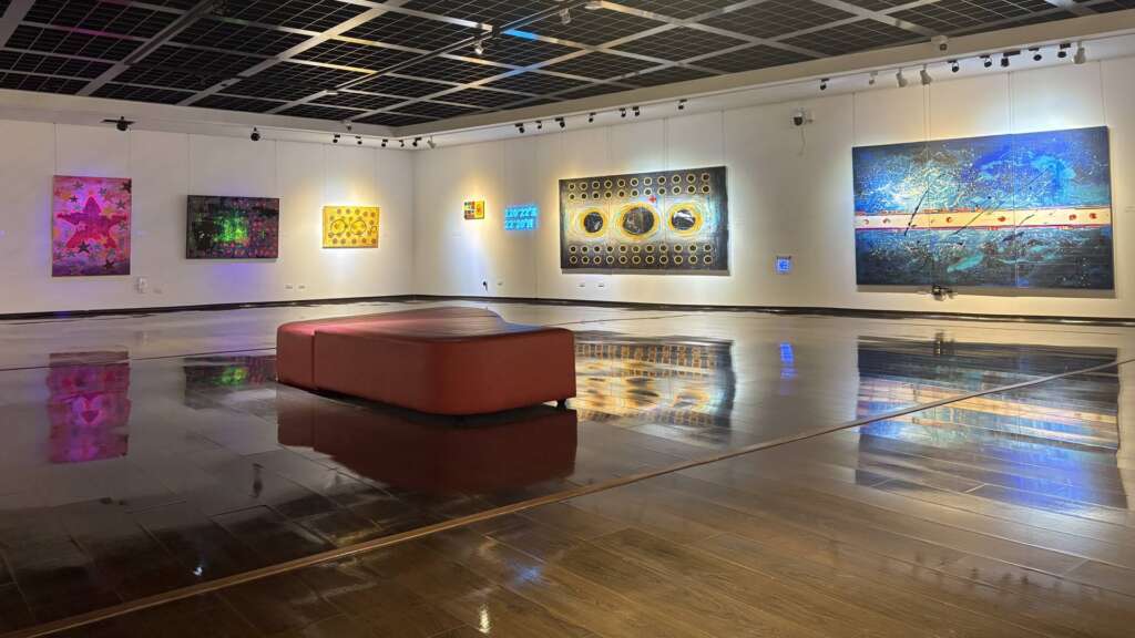 ▲「島嶼漂移－洪明爵個展」即日起至7月5日在彰化縣立美術館5樓展示室A展出，邀請民眾走進展場，一同感受這場向自然與生命學習的藝術之旅。（圖／彰化縣文化局提供）