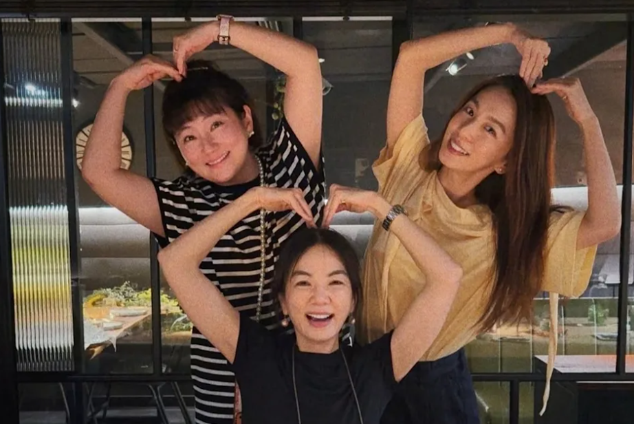 S.H.E合體為Ella慶生。(圖/翻攝Ella IG)