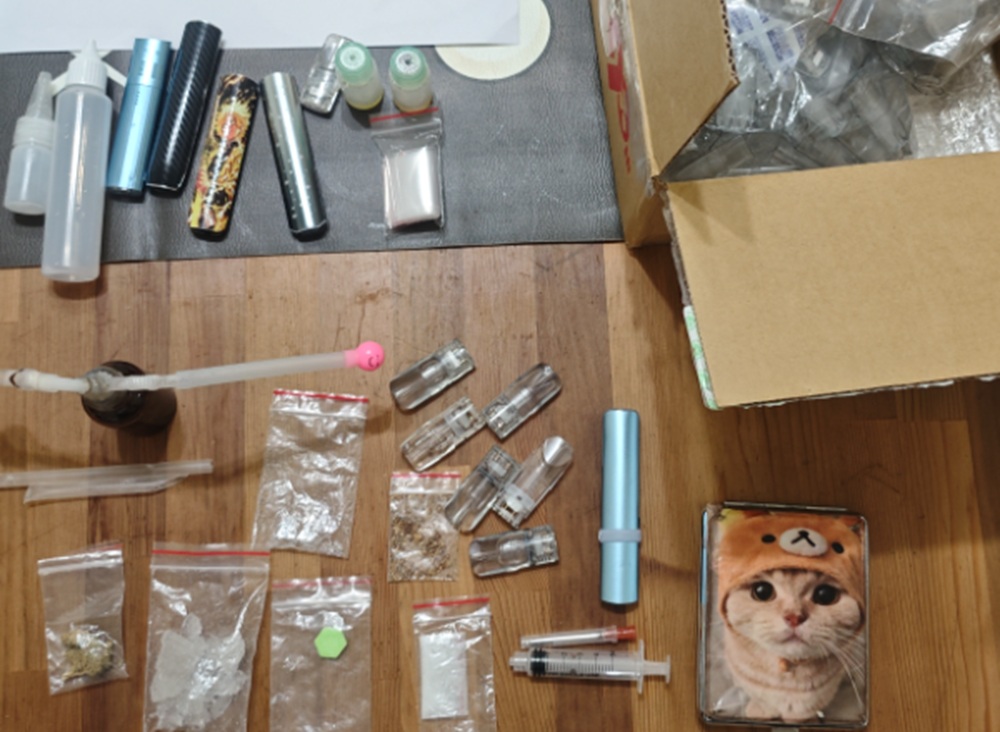 精神恍惚社區裏鬧事 逮夫妻檔涉製造依托咪酯煙彈 138 cnews204260618a02