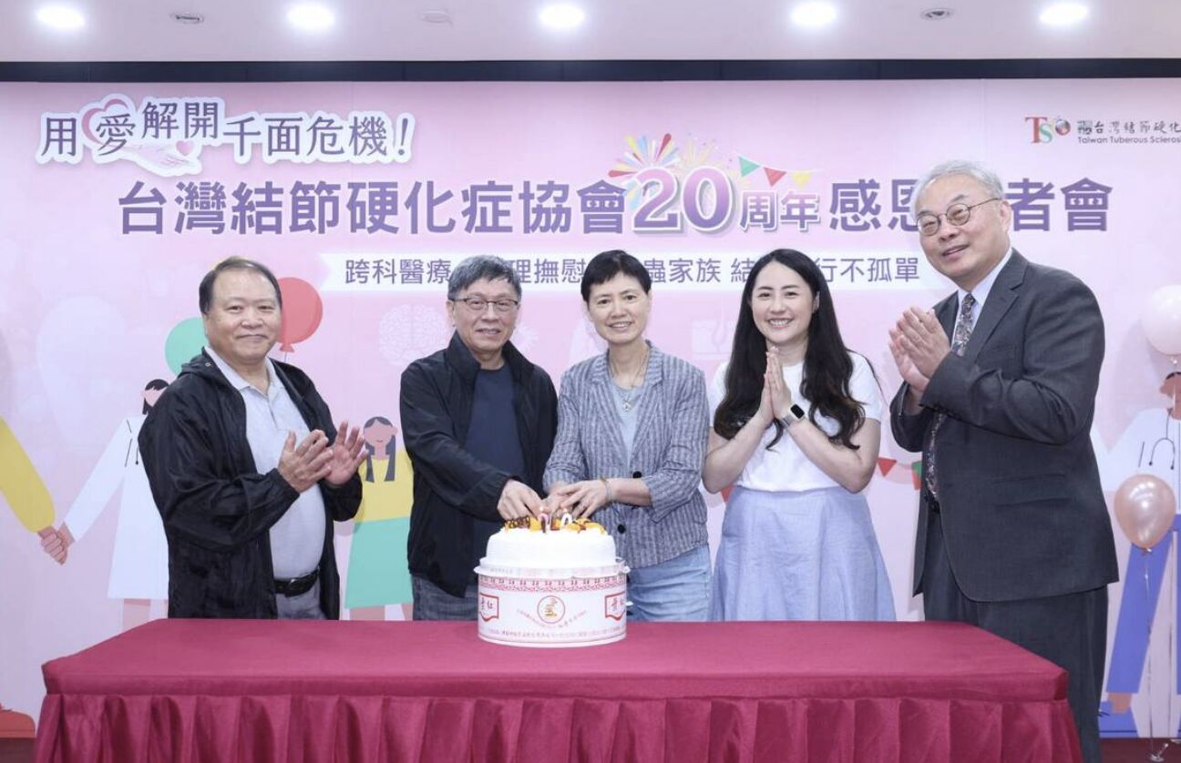 社工師劇烈腹痛驚見3.2公斤巨瘤 竟基因變異「晚發型罕病」 264 社工師劇烈腹痛驚見3.2公斤巨瘤 竟基因變異「晚發型罕病」 263