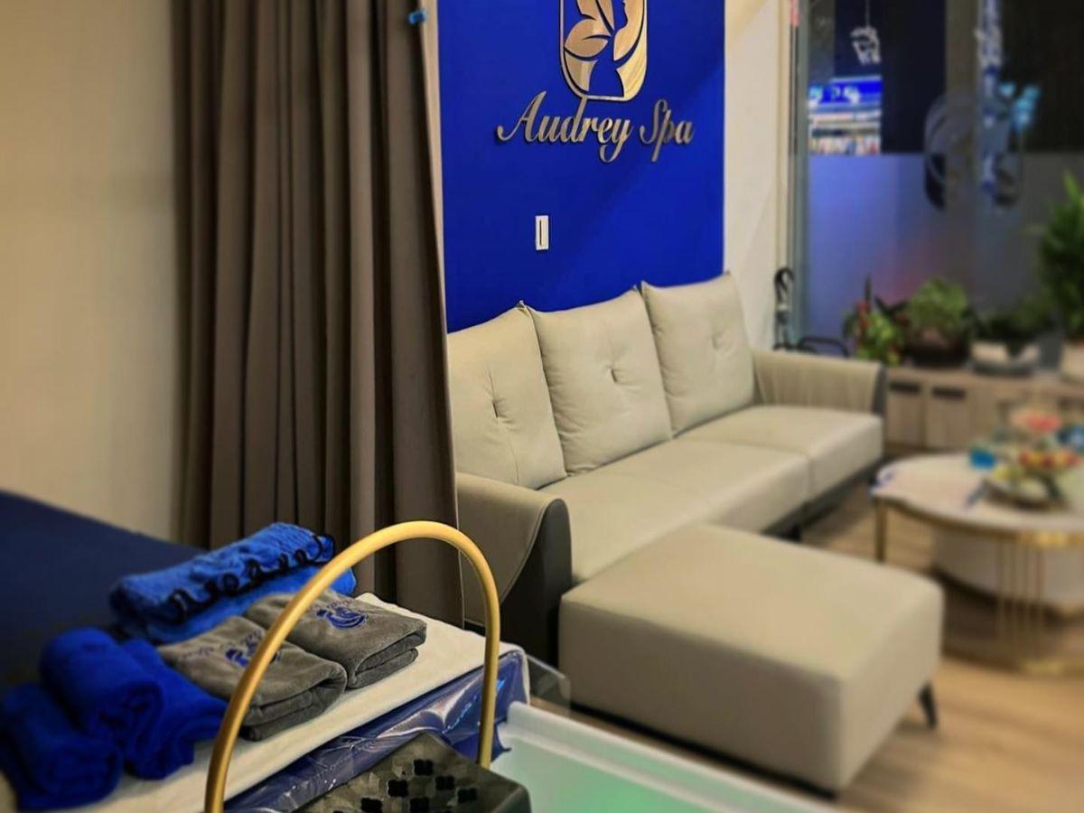 【奧黛藍越式洗頭】的護理流程結合草本足浴、頭皮按摩與水流 SPA，讓上班族在忙碌生活中找到放鬆節奏（圖/Medick Marketing Ltd.提供）