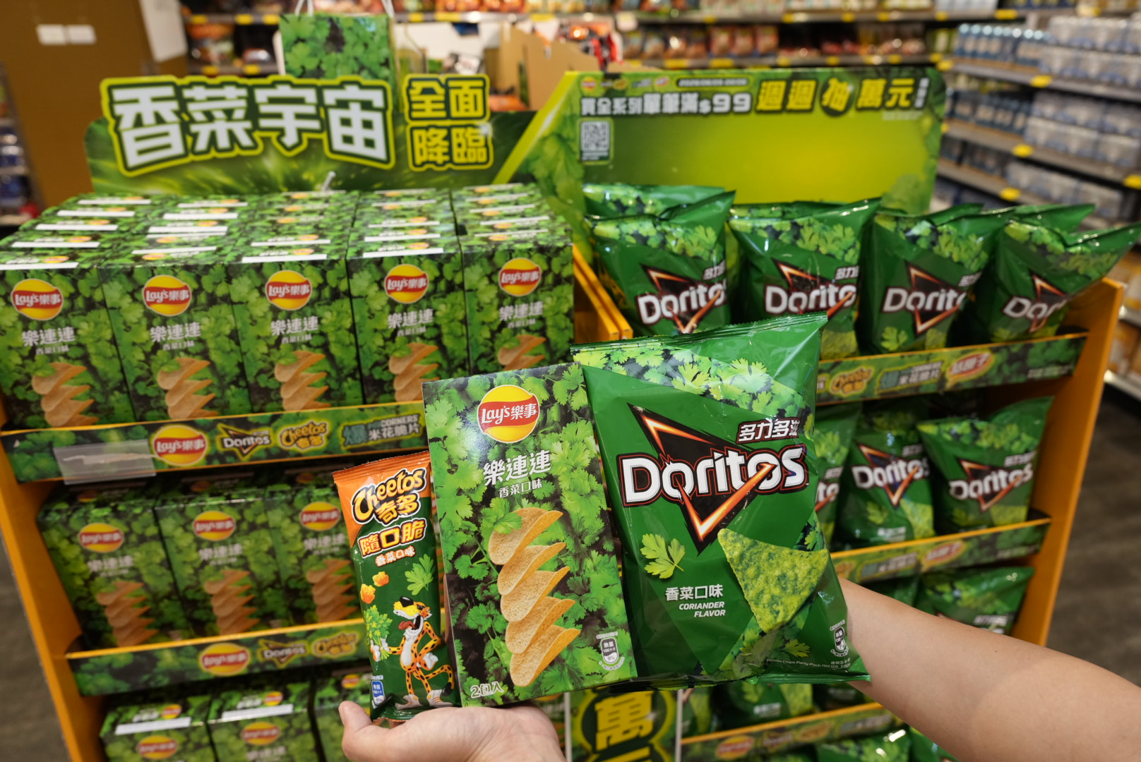這次獨家打造的「香菜宇宙」活動,不僅讓香菜控能一站買齊所有話題零食,更祭出誠意滿滿的超殺好康!/品牌提供