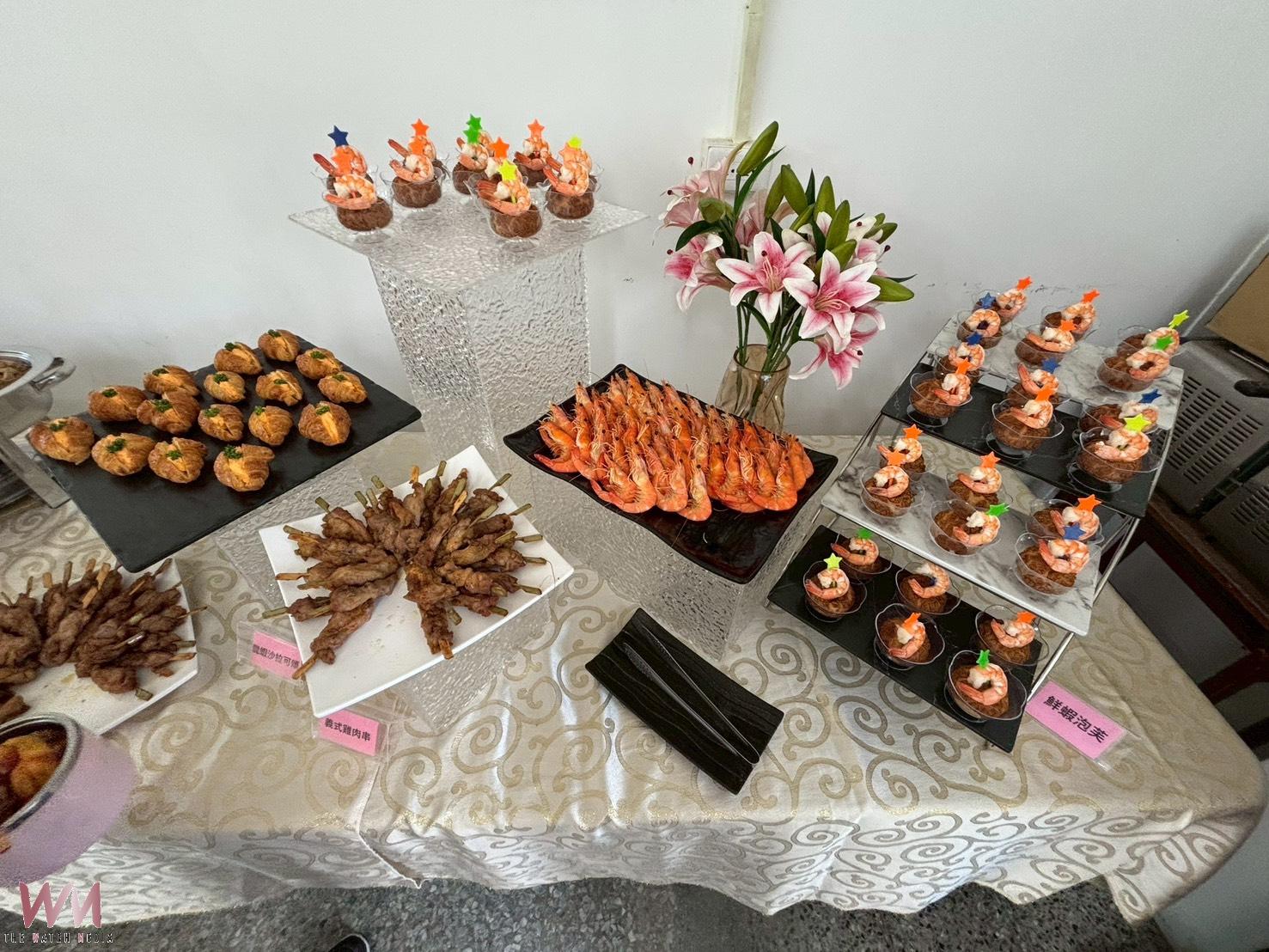 偏鄉小校暖心畢典 家長霸氣將Buffet帶進校園 - https://www.watchmedia01.com