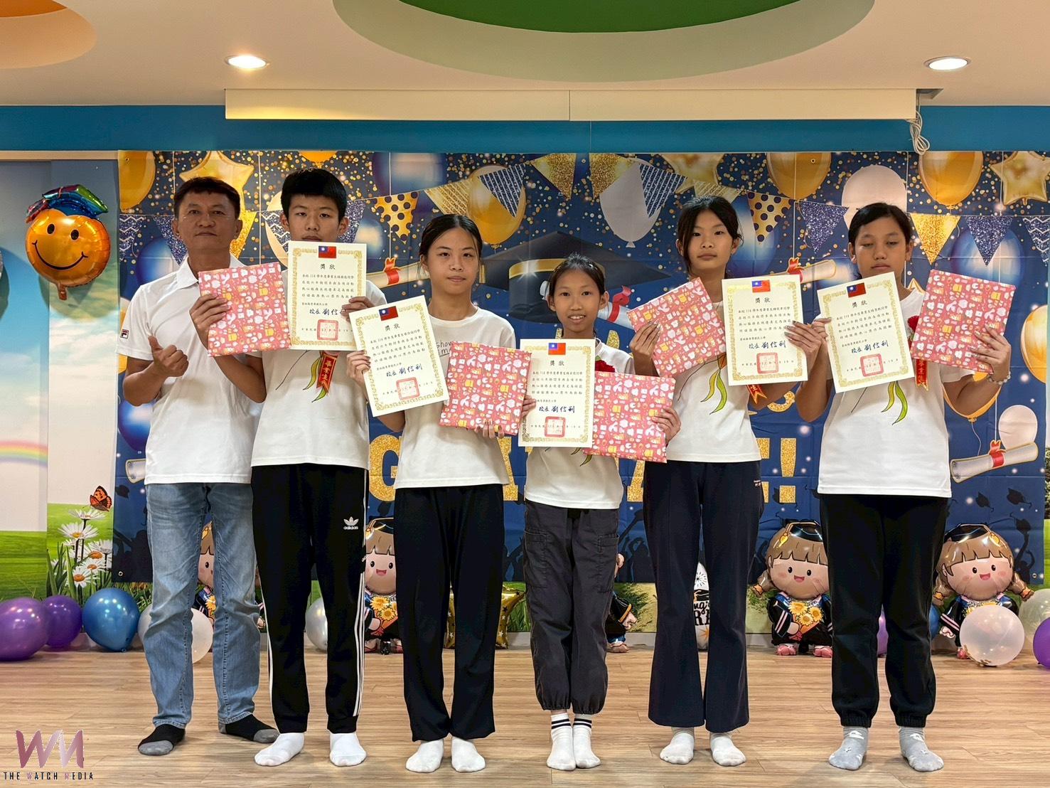 偏鄉小校暖心畢典 家長霸氣將Buffet帶進校園 - https://www.watchmedia01.com
