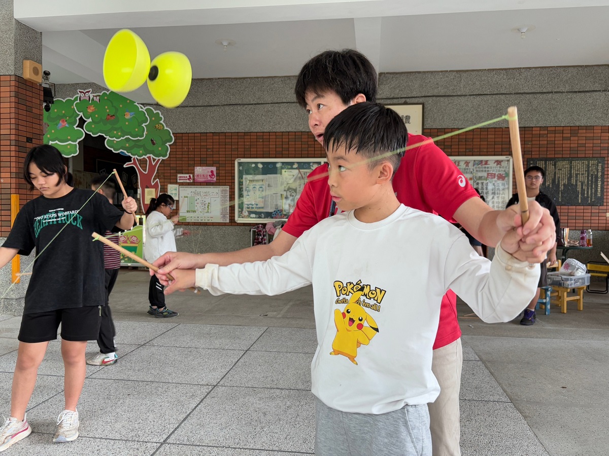手執起鈴 轉動希望 南投家扶扎根北中寮十年 扯鈴翻轉偏鄉兒少自信心