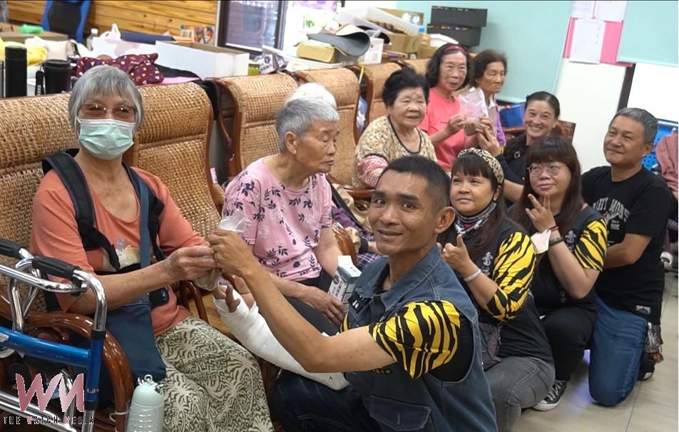 (有影片)/重機騎士端午送暖台西日照 103歲阿嬤圓夢 初體驗重機 - https://www.watchmedia01.com