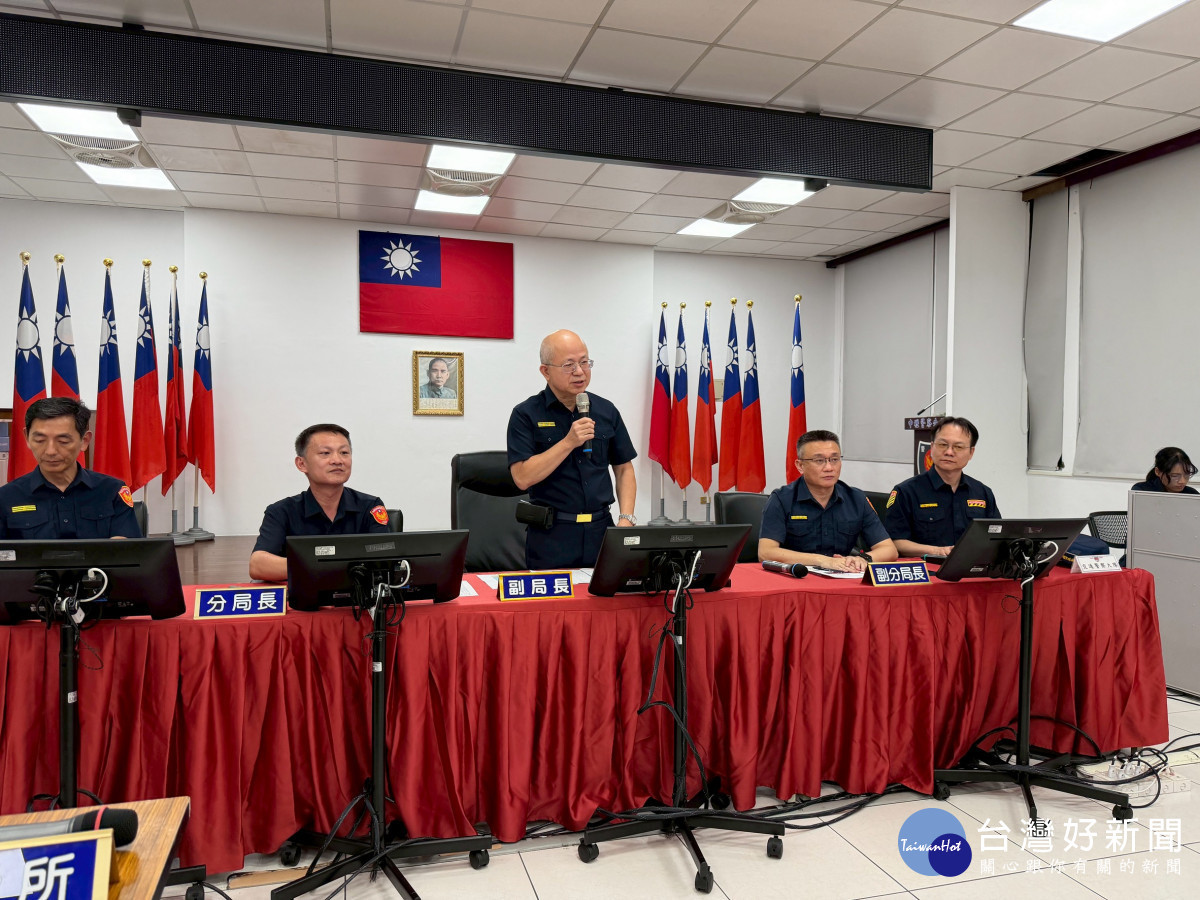 副局長林富助特別提醒執勤同仁，執行取締及攔查勤務時務必注意自身安全。