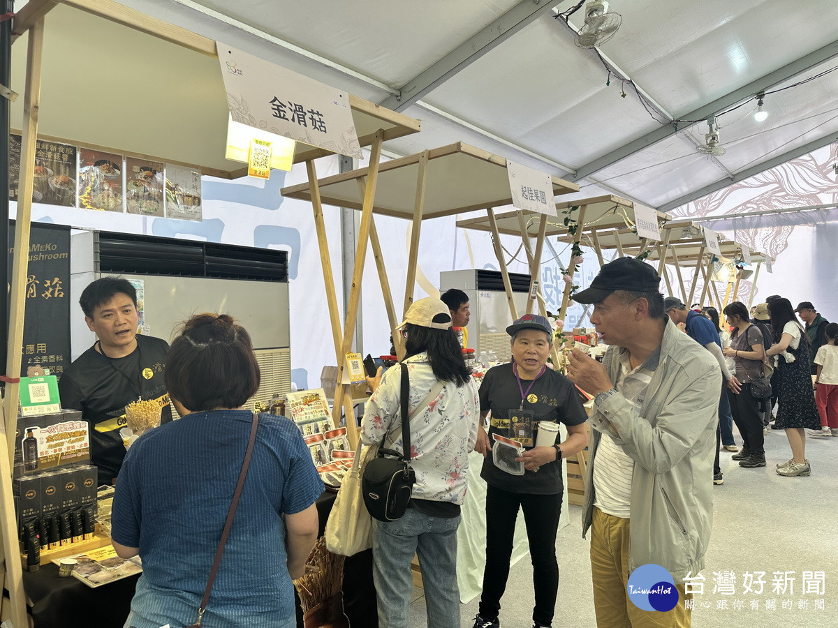 20家精品品牌進駐。(記者扶小萍攝)