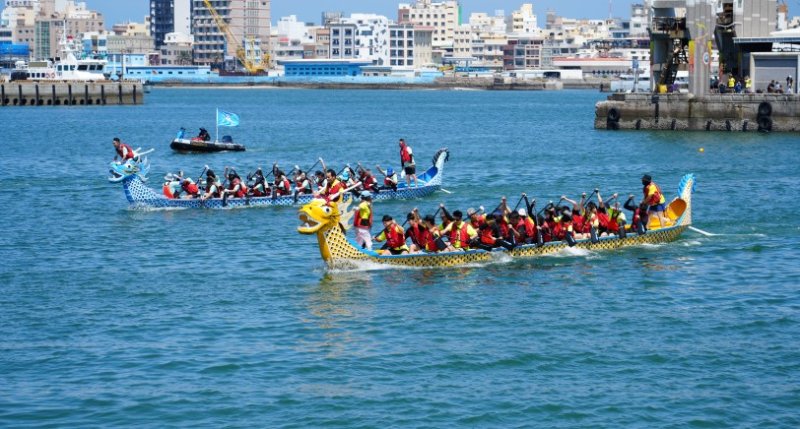 澎湖端午龍舟競賽熱鬧登場 36支隊伍千人競技展現團隊精神