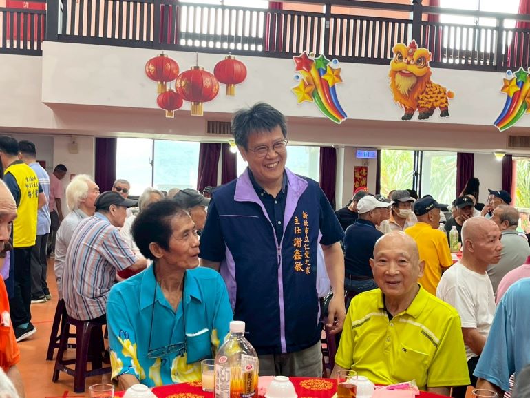 《圖說》仁家主任謝鑫敏(中)表示端午節是重要的傳統節日，院方特別規劃一連串「端午節系列」活動。〈社會局提供〉