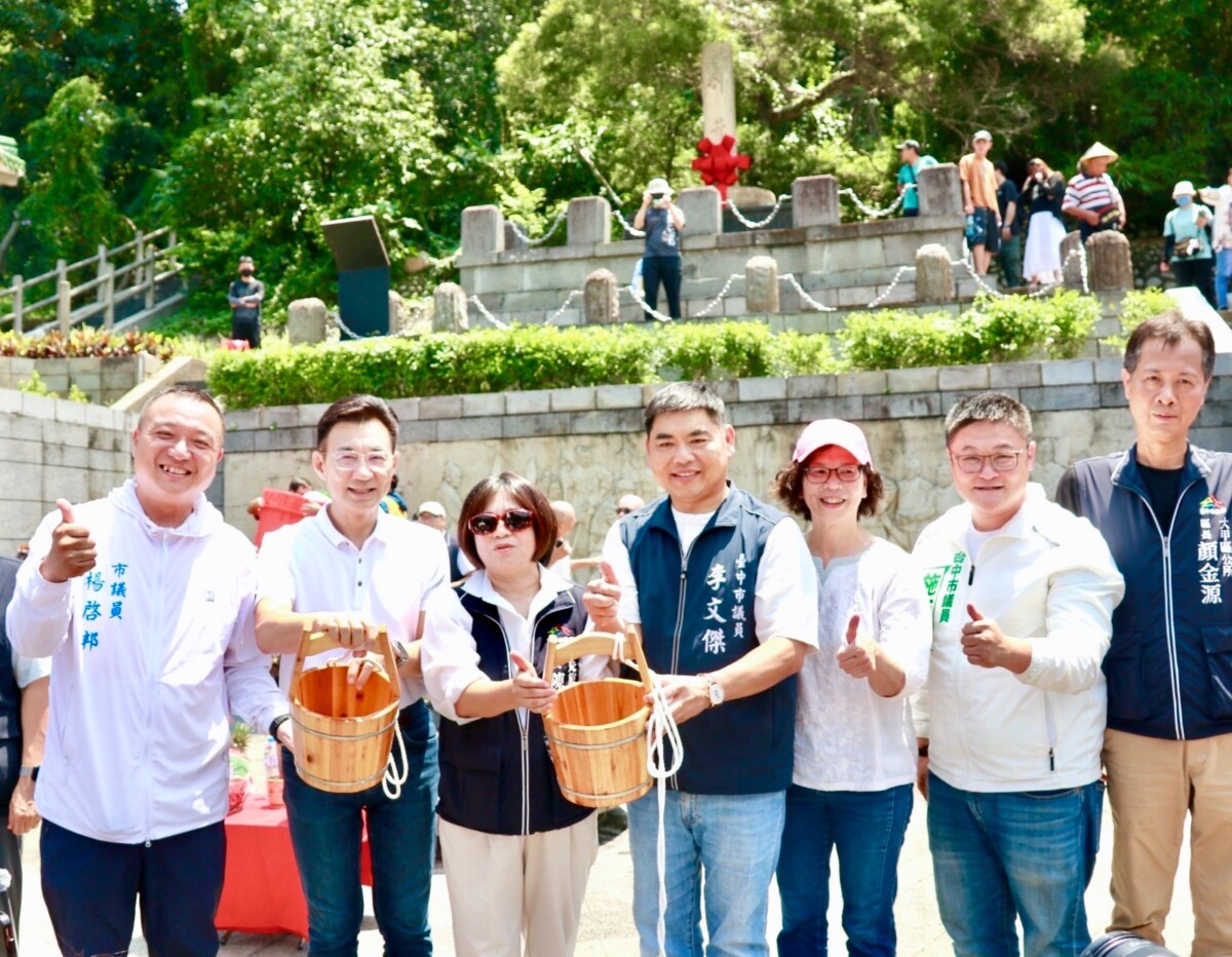 ▲劍井取午時水祈求馬上有吉利。(圖/記者顏淑娟翻攝)