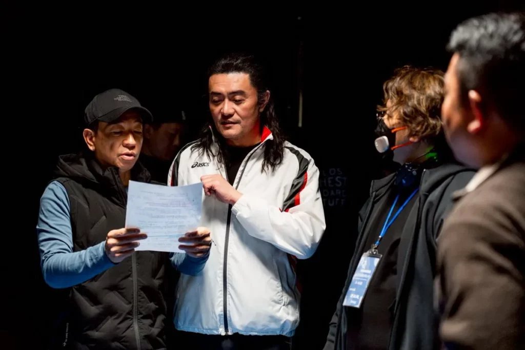 導演安景鴻（左一）把台灣的美景和感人故事，拍成電影搬上螢幕，進而走向國際影展。