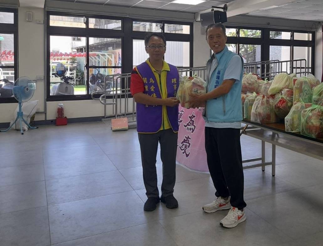 （左）黃忠賢理事長。(圖／記者李健興 翻攝）
