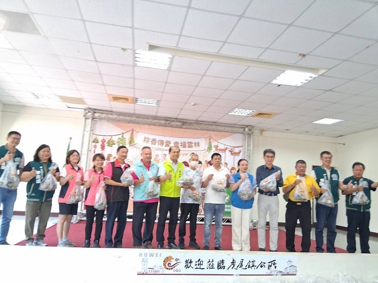 ▲粽香傳愛、幸福雲林，民進黨雲林縣黨部攜手立委劉建國服務處捐贈近5000顆肉粽，傳遞節慶溫暖與社會關懷。(記者劉峻文攝)