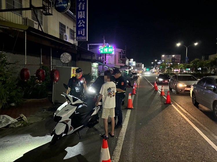 ▲雲警展現鐵腕，強力取締毒駕。(記者劉峻文攝)