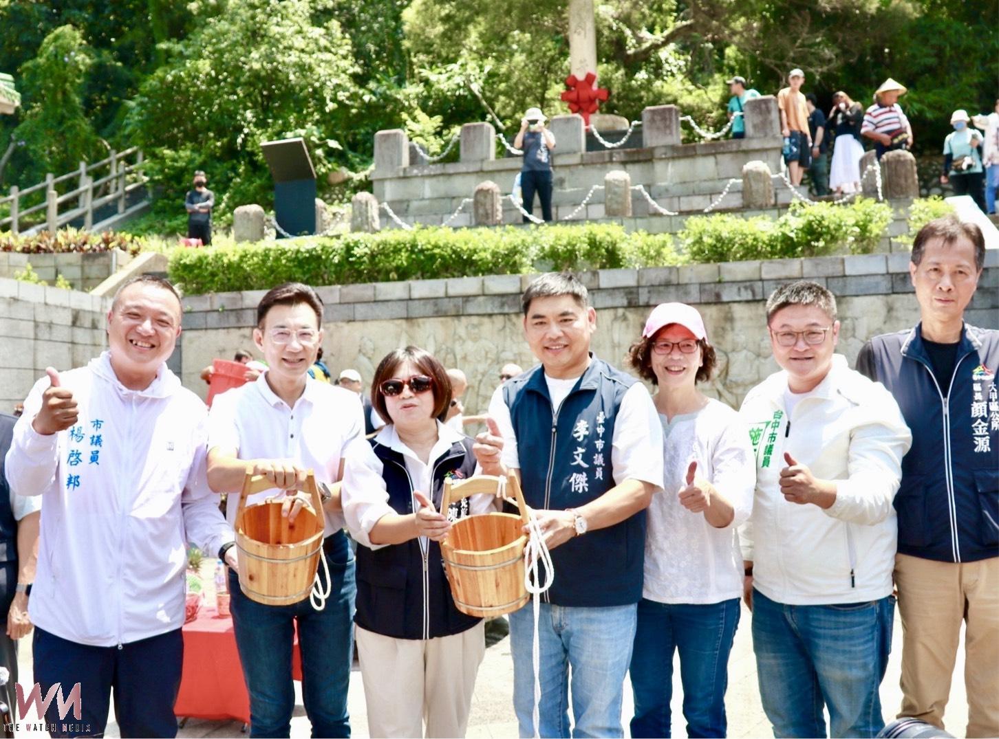 錯過等明年　鐵砧山劍井午時水吸引逾千人潮 限量「馬午吉」搶領一空