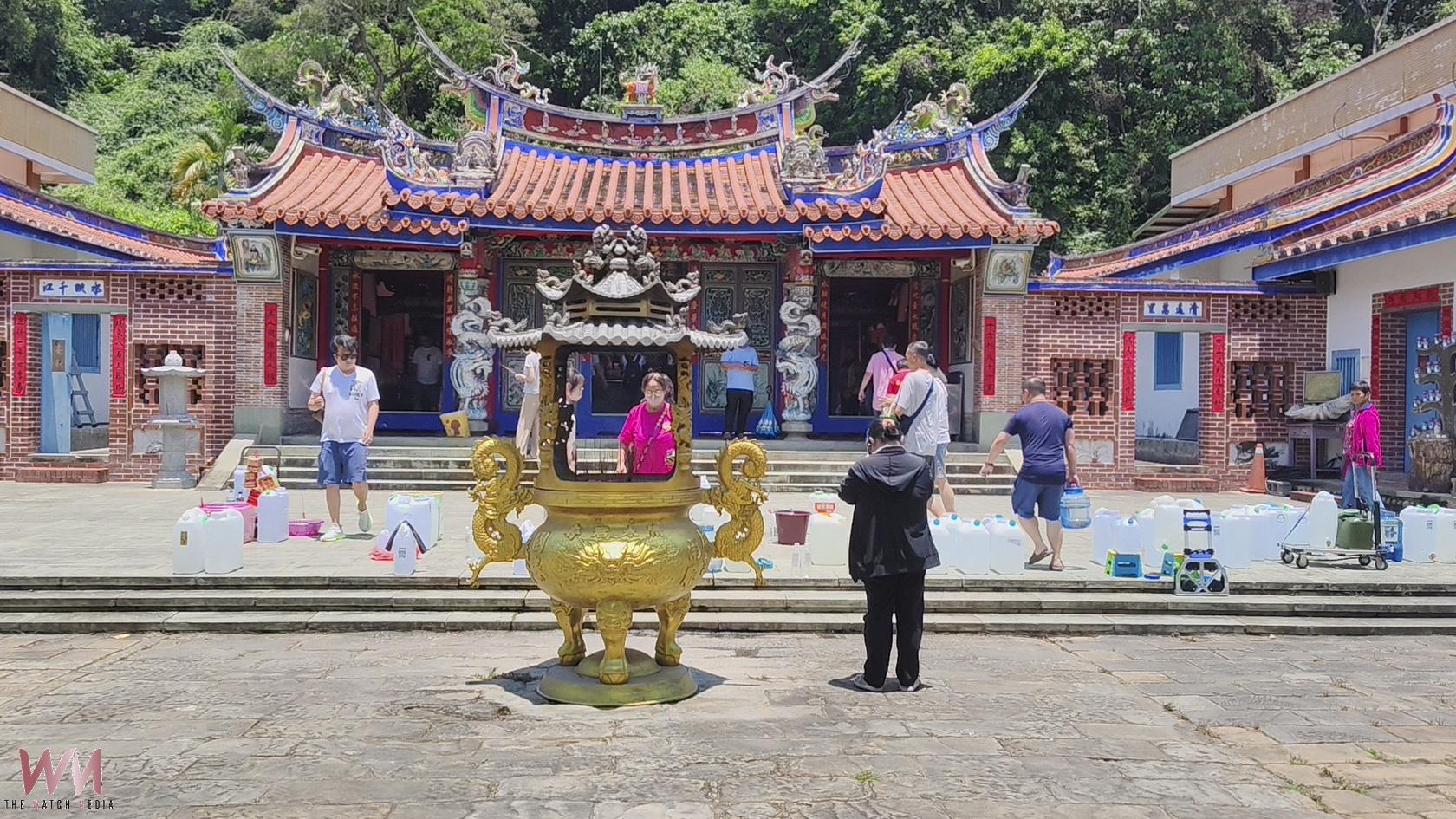 （有影片）／午時水開搶！甘露泉人潮擠爆　天公爐突發爐引驚呼