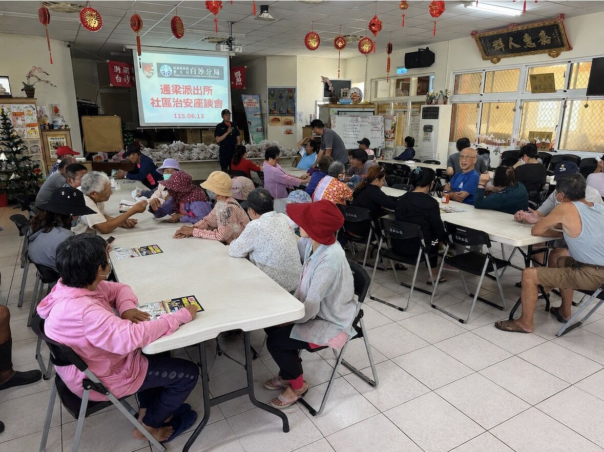 粽葉包幸福 安全不打折 通梁警全力宣導守護鄉親平安
