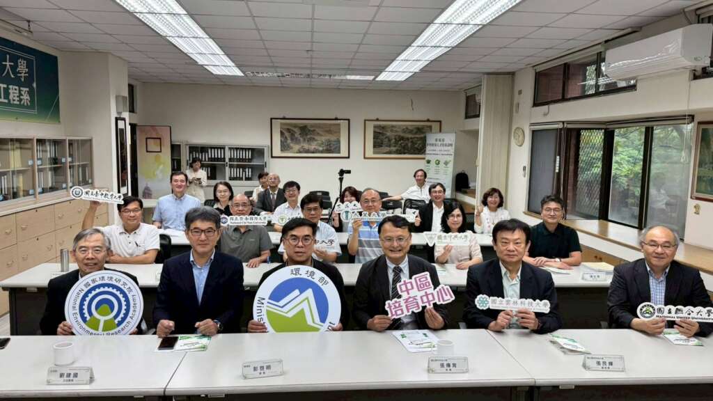 ▲中區綠領人才培育中心雲科大揭牌，產官學攜手推動淨零轉型。