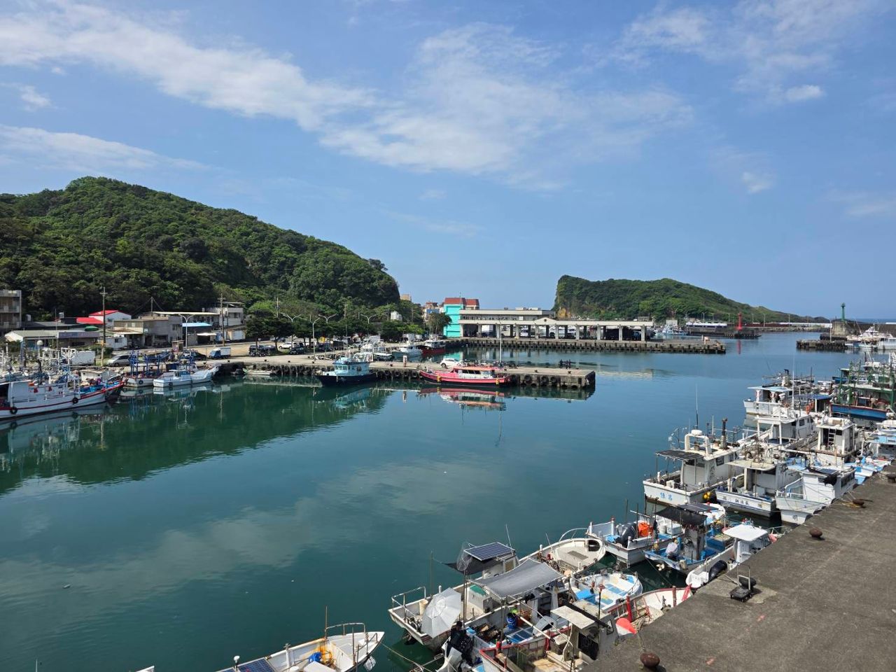 深澳漁港夜釣小卷正夯！　海天步道、水豚岩串聯東北角夏季旅遊新亮點