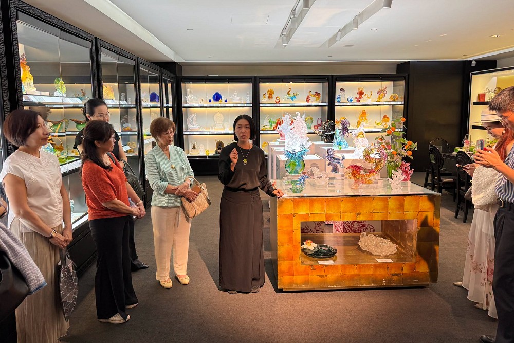 童振源邀新加坡藝文菁英進入琉璃世界　楊惠姍光影藝術展現台灣美學 241