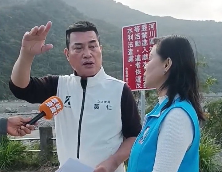 黃仁及其夫人王春梅伉儷質疑政府是否了解農民處境，並要求說明是否願向農民致歉。(資料照片)