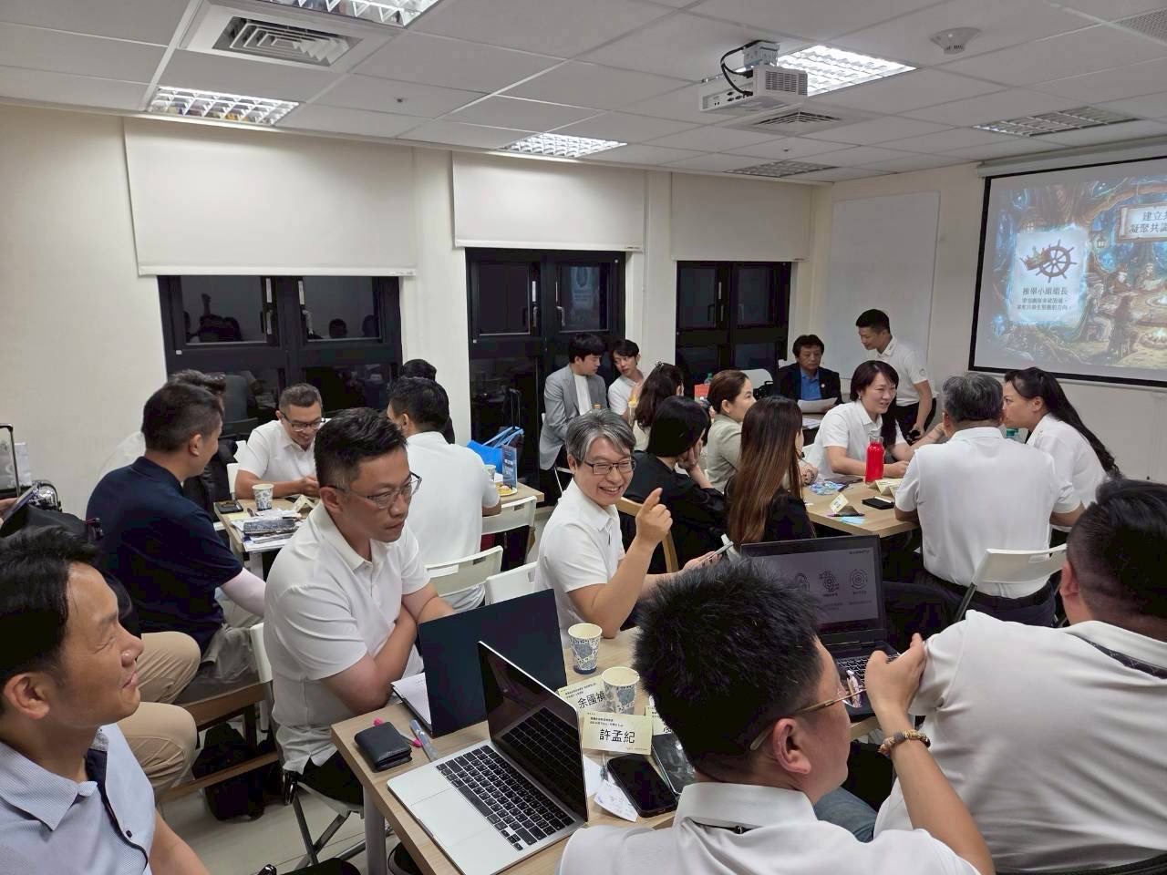 「品牌產業小聯盟」正式成立，與會企業團隊共同合影留念，象徵跨界合作正式啟動。（圖/新創總會提供）