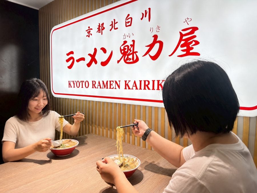 ▲免出國也能品嚐道地京都美味！魁力屋拉麵以熟成醬油湯頭與職人製麵工藝帶來正宗日式拉麵體驗。