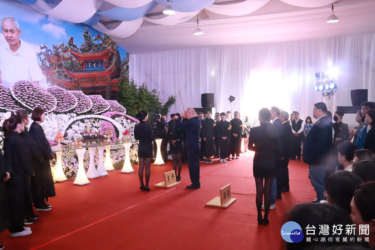立法院、多名縣市首長都來送別。（記者扶小萍攝）