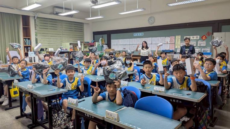 《圖說》水土保持校園宣導首站來到板橋國小，透過以寓教於樂的方式大幅提升學習興趣。〈農業局提供〉