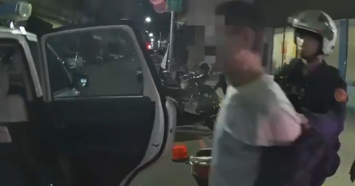 高雄警察逮捕煙毒犯，今年查獲近900件。(圖/翻攝網路)