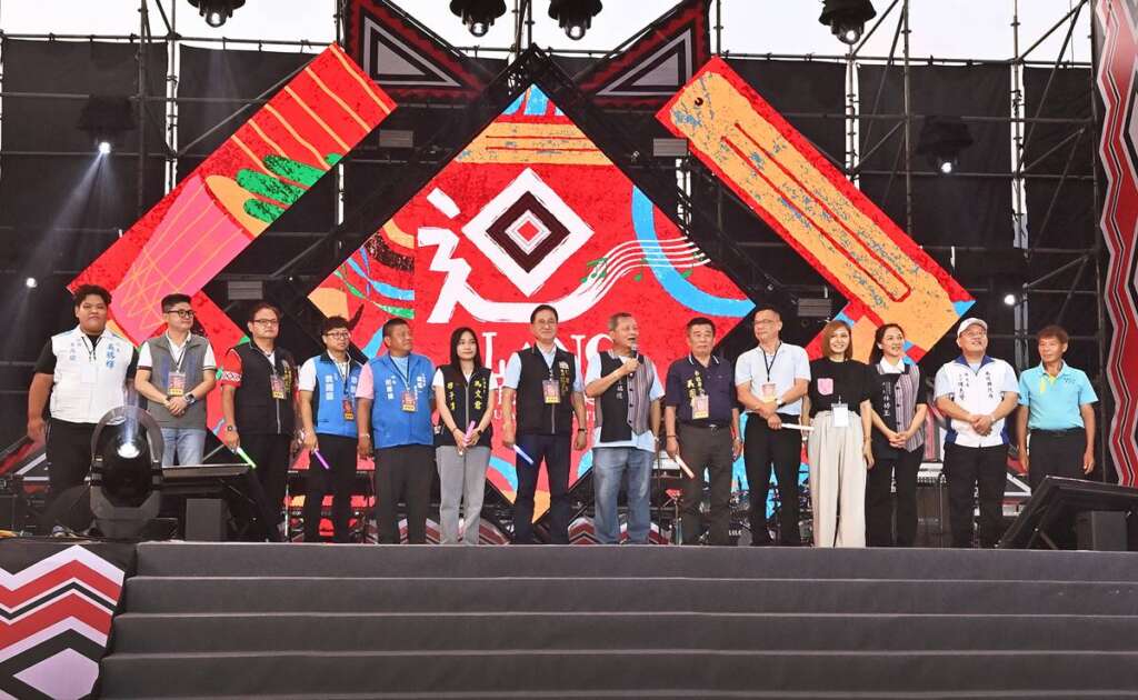 ▲「2026南投迴Alang原住民族音樂節—原民之夜演唱會」20日晚間在埔里福興溫泉區盛大登場，吸引爆滿樂迷爭睹聆賞。（圖／記者張玉泰攝）