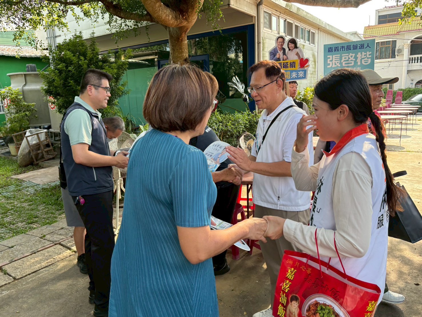 張啓楷表示，家戶拜訪不只是向市民朋友請安問候，更代表選戰正式進入與民眾面對面溝通的階段。(圖／記者翻攝)