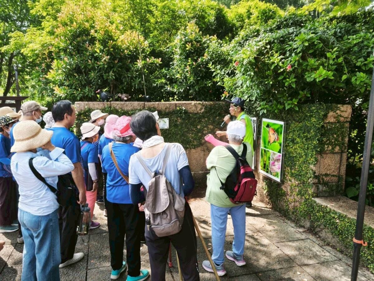 ▲高市圖鳥松分館推濕地生態走讀，閱讀走出館舍深化環境教育。（圖╱高雄市立圖書館鳥松分館 提供）